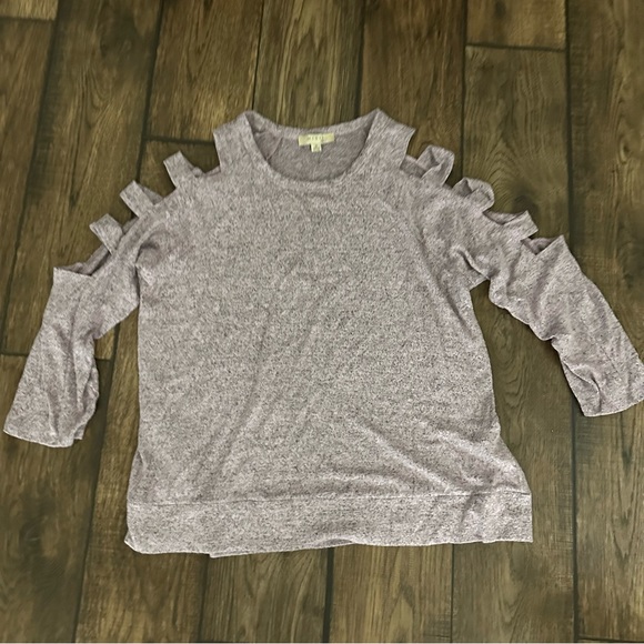 Misia Curvy cold shoulder top - Picture 2 of 6